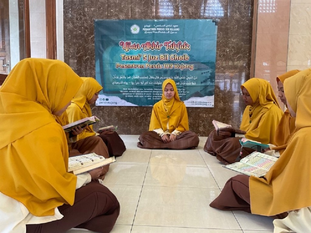 Luar Biasa! Santri MTs Tahfizhil Qur’an Persis 109 Kujang Sukses Tasmi’ 5 Juz Tanpa Jeda