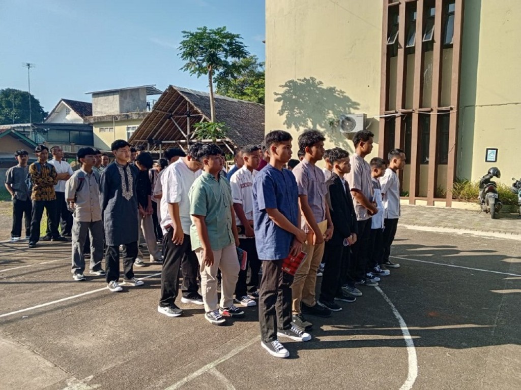 Mengenal Visi Pesantren: Pembukaan dan Pengarahan MATSAMA Santri Baru Persis 109 Kujang Resmi Dimulai