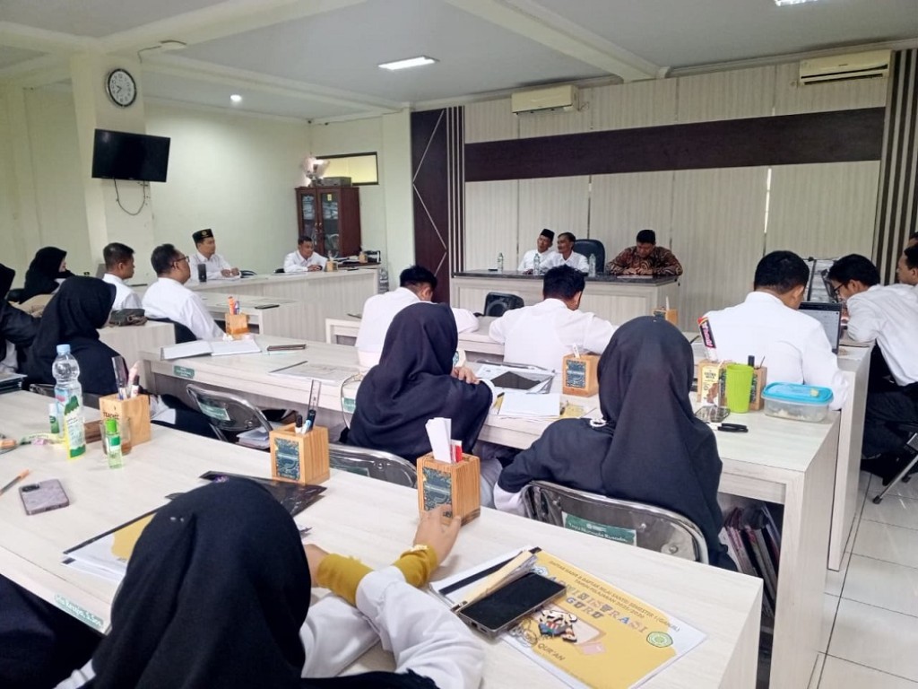 Sinergi Awal Tahun: Asatidz Pesantren Persis 109 Kujang Matangkan Strategi Pendidikan [Tahun Ajaran]
