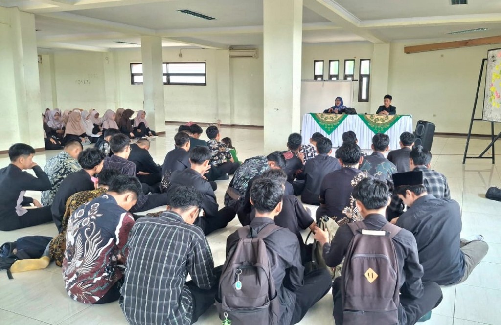 Santri Kelas 12 Mu’allimin Persis 109 Kujang Ikuti Pembekalan PLKJ: Siap Berkhidmat untuk Jam’iyyah