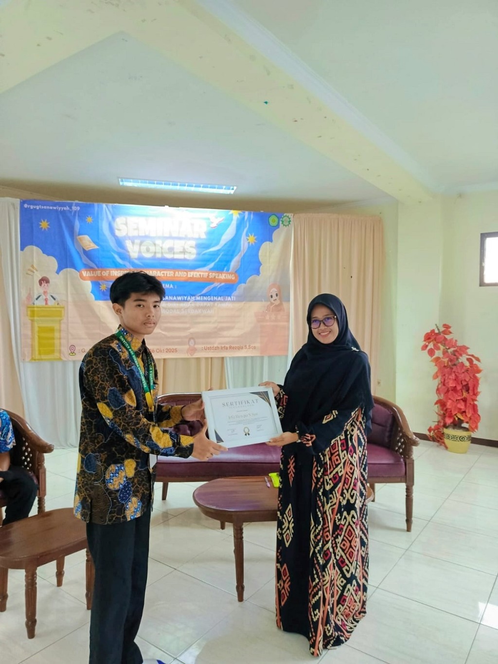 Menggali Potensi Vokal: Seminar Voices MTs Tahfizhil Qur'an Pesantren Persis 109 Kujang Sukses Digelar