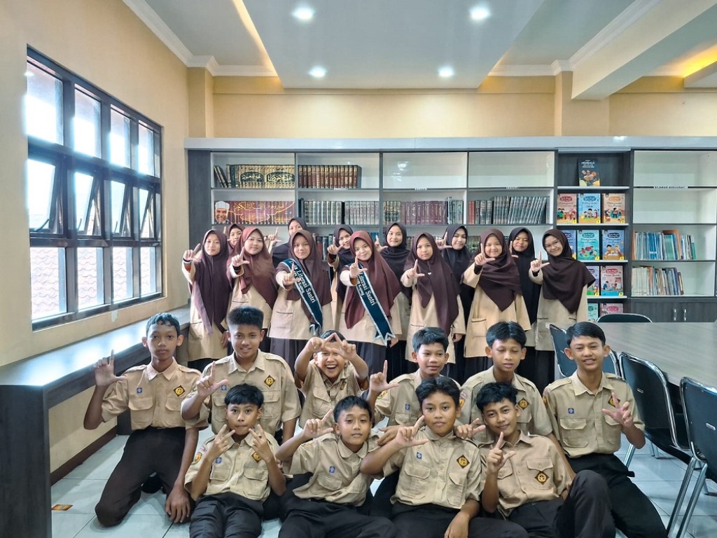 Meneladani Perjalanan Mulia: Duta Literasi Ajak Santri Kelas 7 Bahas Isra’ Mi’raj Nabi Muhammad SAW