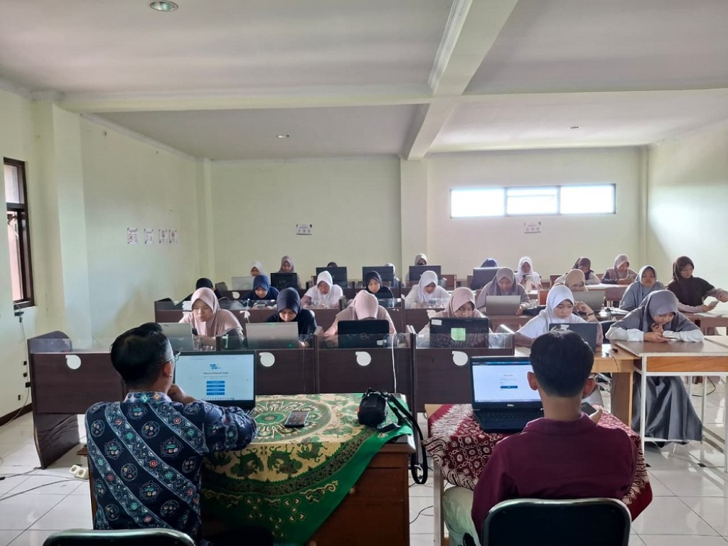 Asah Kemampuan Sejak Dini, Santri Kelas 11 Mu’allimin Persis 109 Kujang Gelar Try Out Perdana