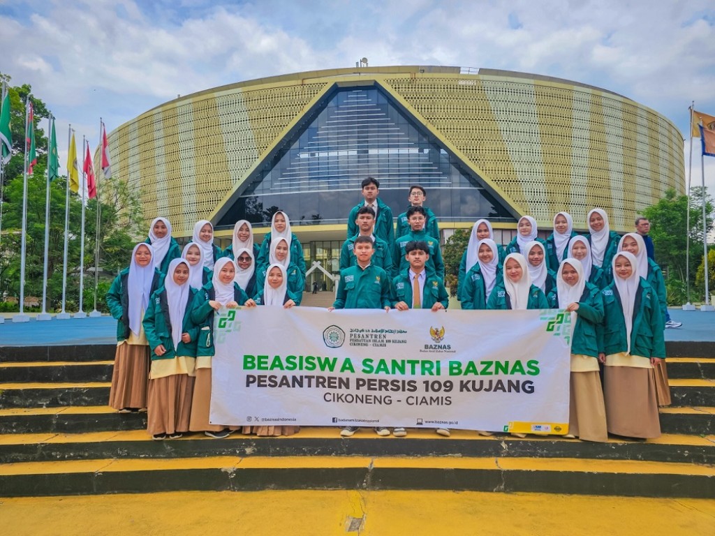30 Santriwan-Santriwati Pesantren Persis 109 Kujang Penerima Beasiswa BAZNAS RI Ikuti Campus Tour di UNPAD