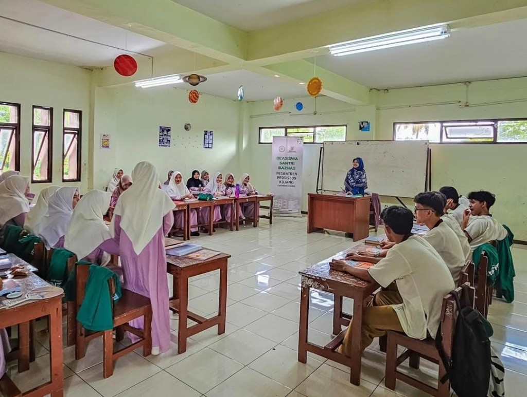 Langkah Awal Menuju Prestasi: 30 Santri Pesantren Persis 109 Kujang Mulai Bimbel Perdana Beasiswa BAZNAS RI
