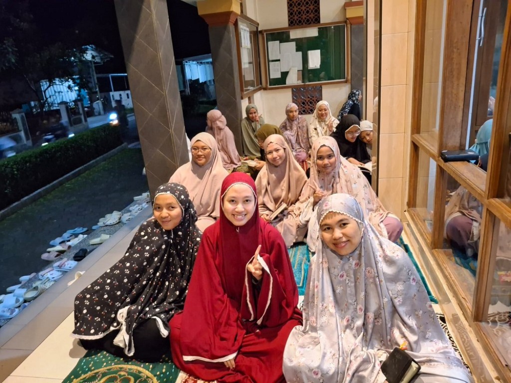 Satu Malam Satu Juz: Tradisi Tarawih Penuh Kekhusyukan di Pesantren Persis 109 Kujang