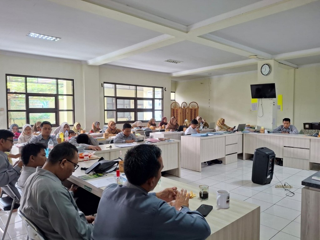 Menuju Penutup Tahun yang Optimal, Asatidzah Pesantren Persis 109 Kujang Laksanakan Rapat Evaluasi dan Persiapan