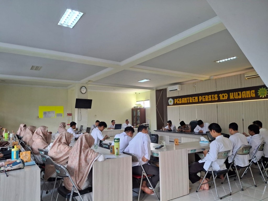 Langkah Awal Menuju Tahun Ajaran Gemilang, Pesantren Persis 109 Kujang Gelar Rapat Awal Tahun 2026–2027