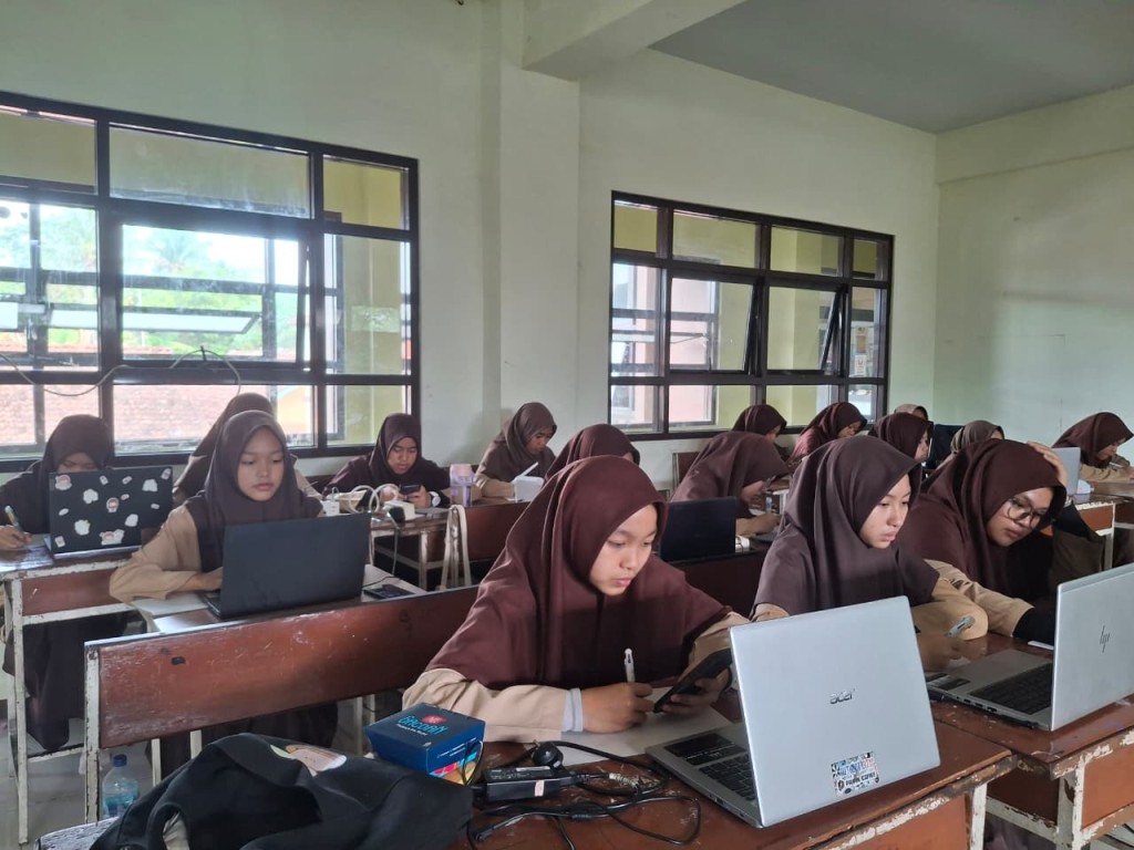 Matangkan Persiapan Menuju Kelulusan, Santri Kelas XII Pesantren Persis 109 Kujang Ikuti Tryout TKA