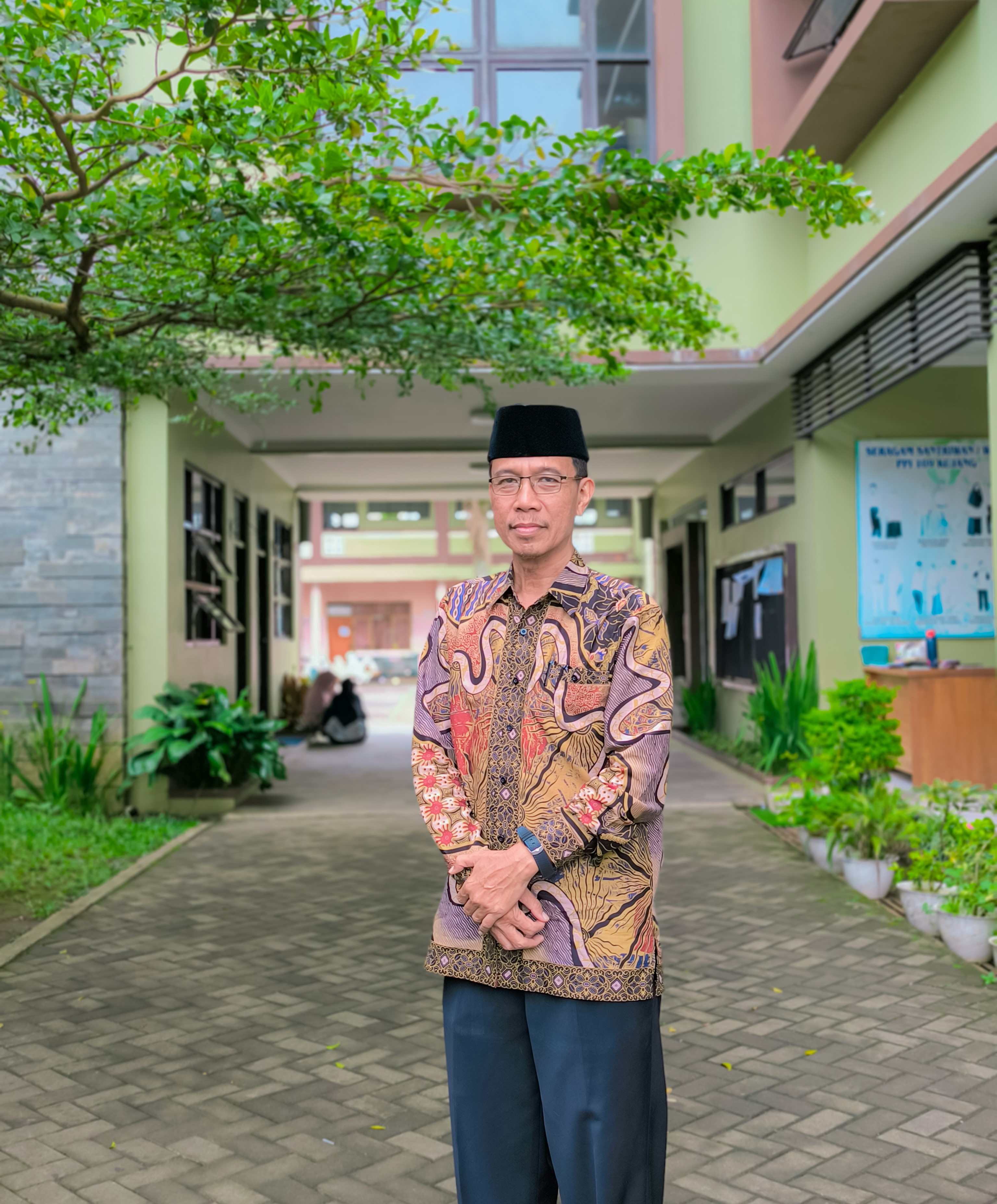 Drs. Adang Haeruman