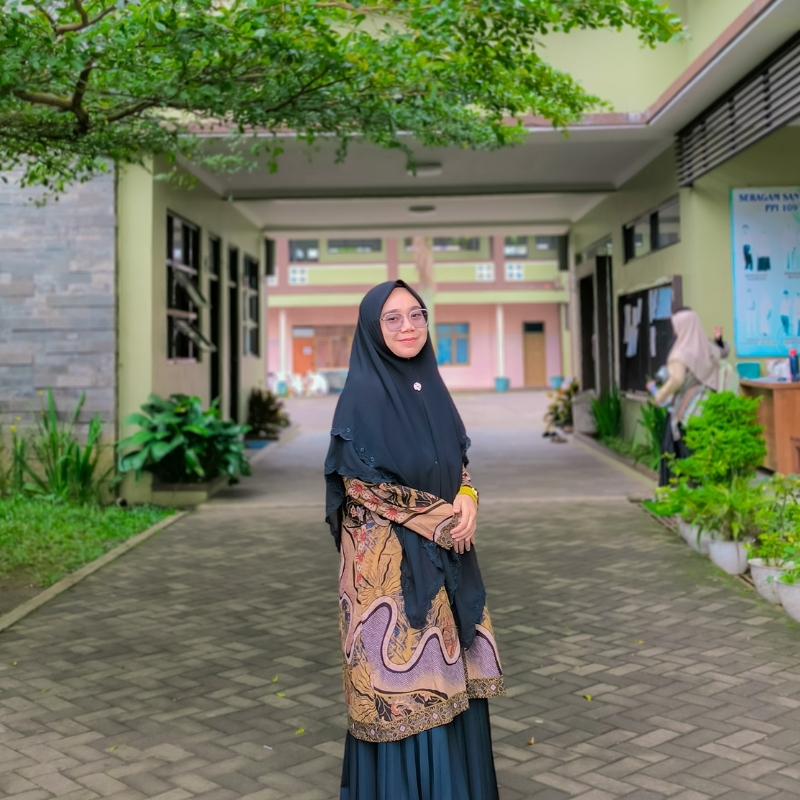 Ninda Sholihah, S.Pd