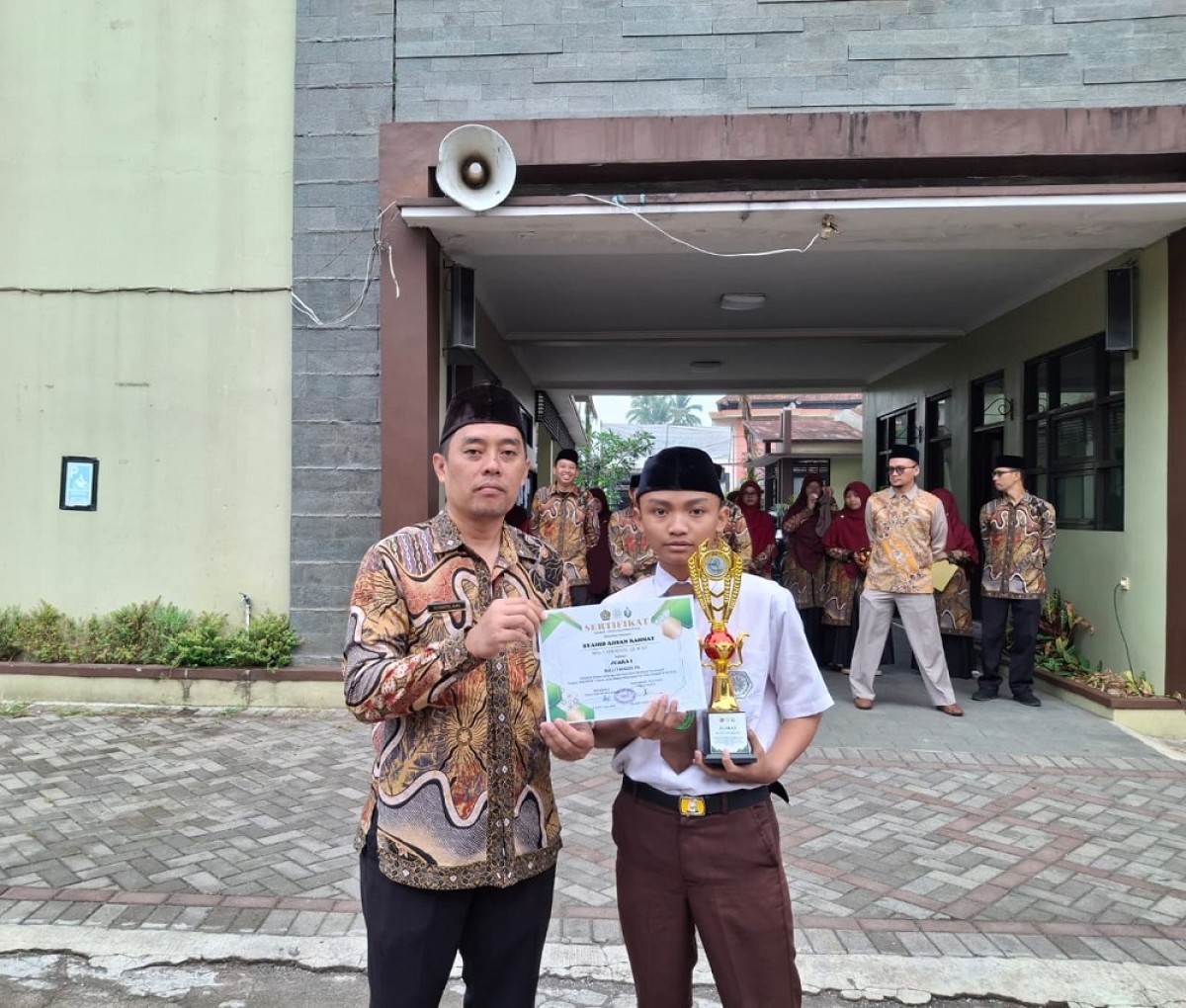 Juara 1 Bulu Tangkis 